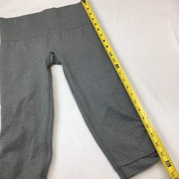 Lululemon Seamless, Capris Leggins, grey size 6 - Picture 9 of 11